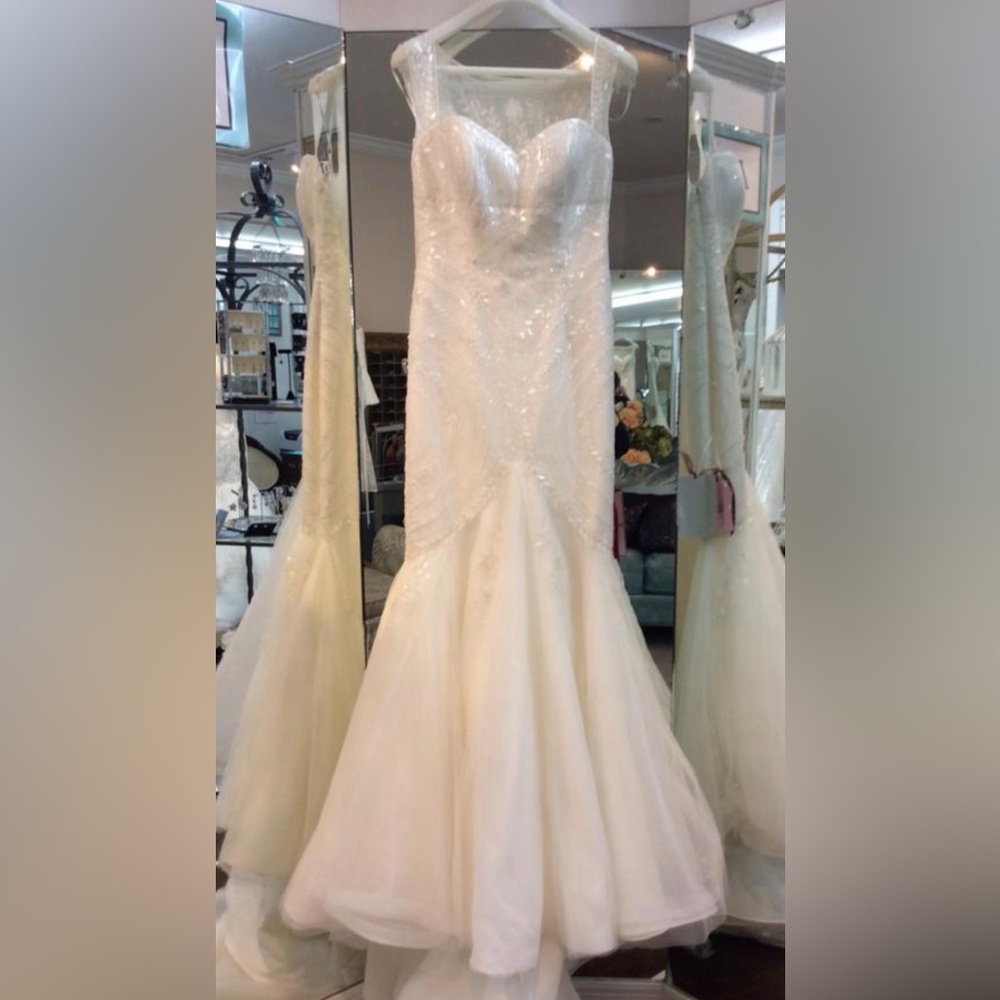 Pronovias’s LAGARA off white Wedding Dress Size 10